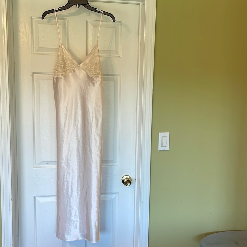 Jones New York - Slip Dress Maxi - Light Pink Satin Look with Lace Bust - Size L